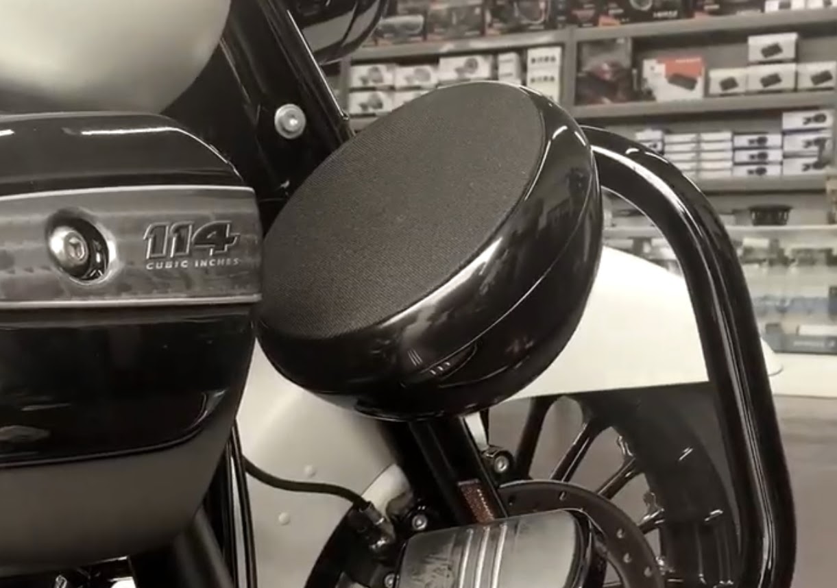 Gloss-black speaker pod on a white Harley next to a 114 cubic inches badge